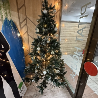 クリスマスのイルミネーションを飾りました！！